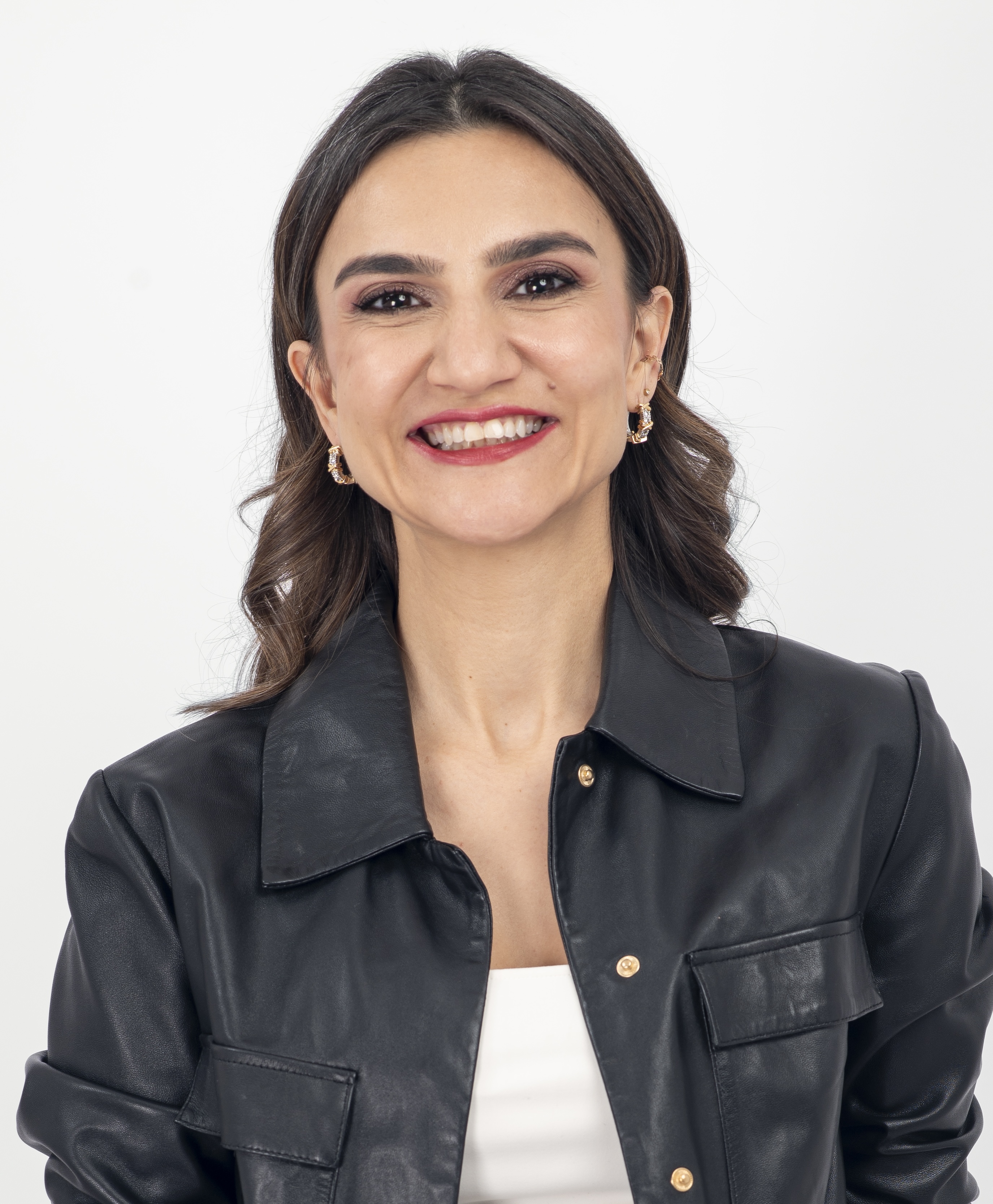 N. Özge Akçizmeci