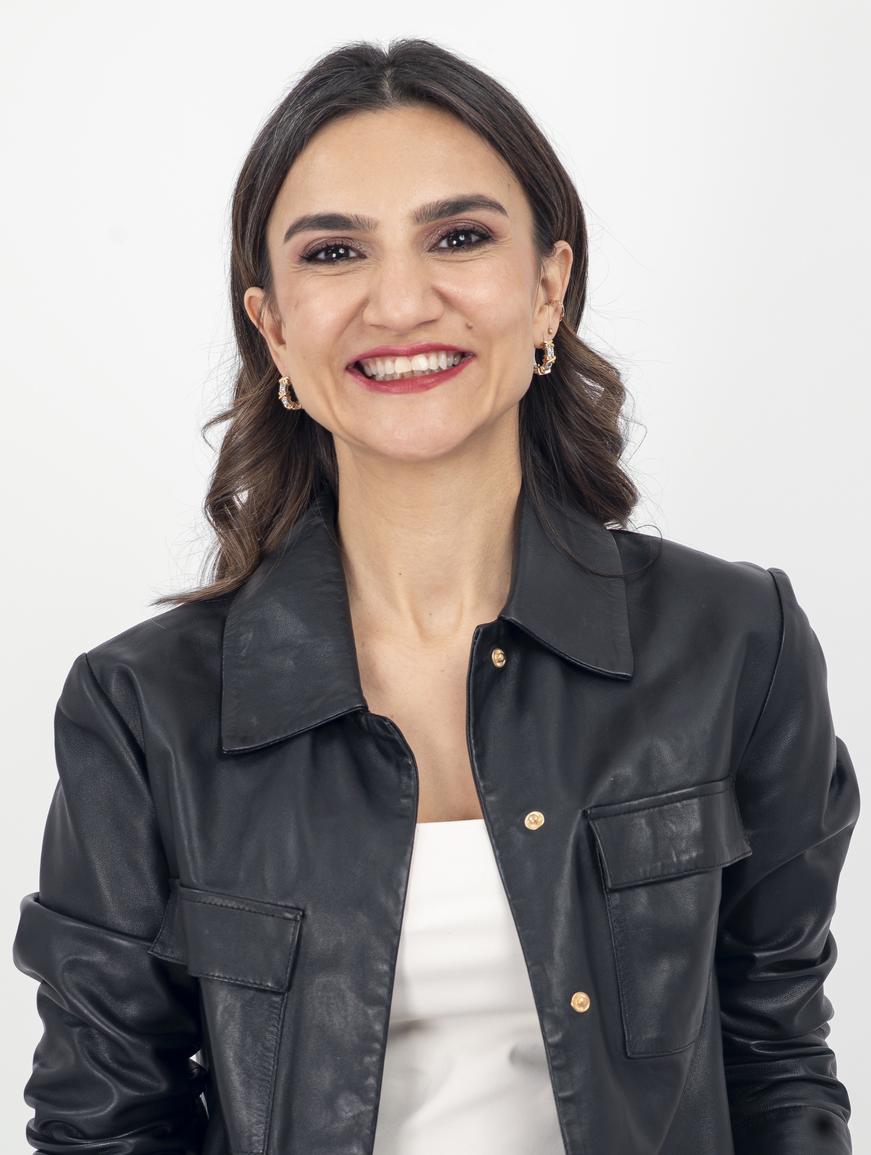 N. Özge Akçizmeci